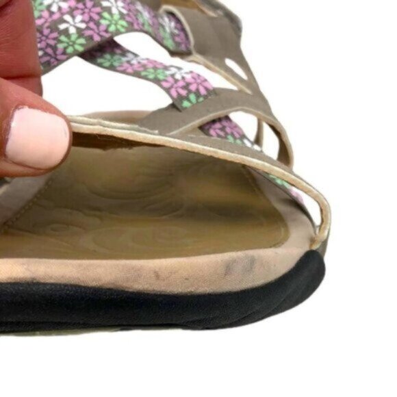 JSport | Tan with Flower Detail Velcro Closure Sandal Size 10 - Picture 8 of 12